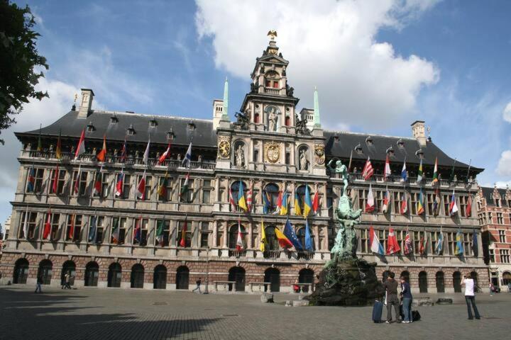 Cozy Apartment In Antwerpen Centraal Exteriör bild